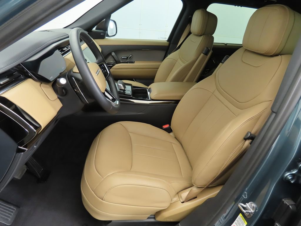 Used 2025 Land Rover Range Rover Sport SE image 16