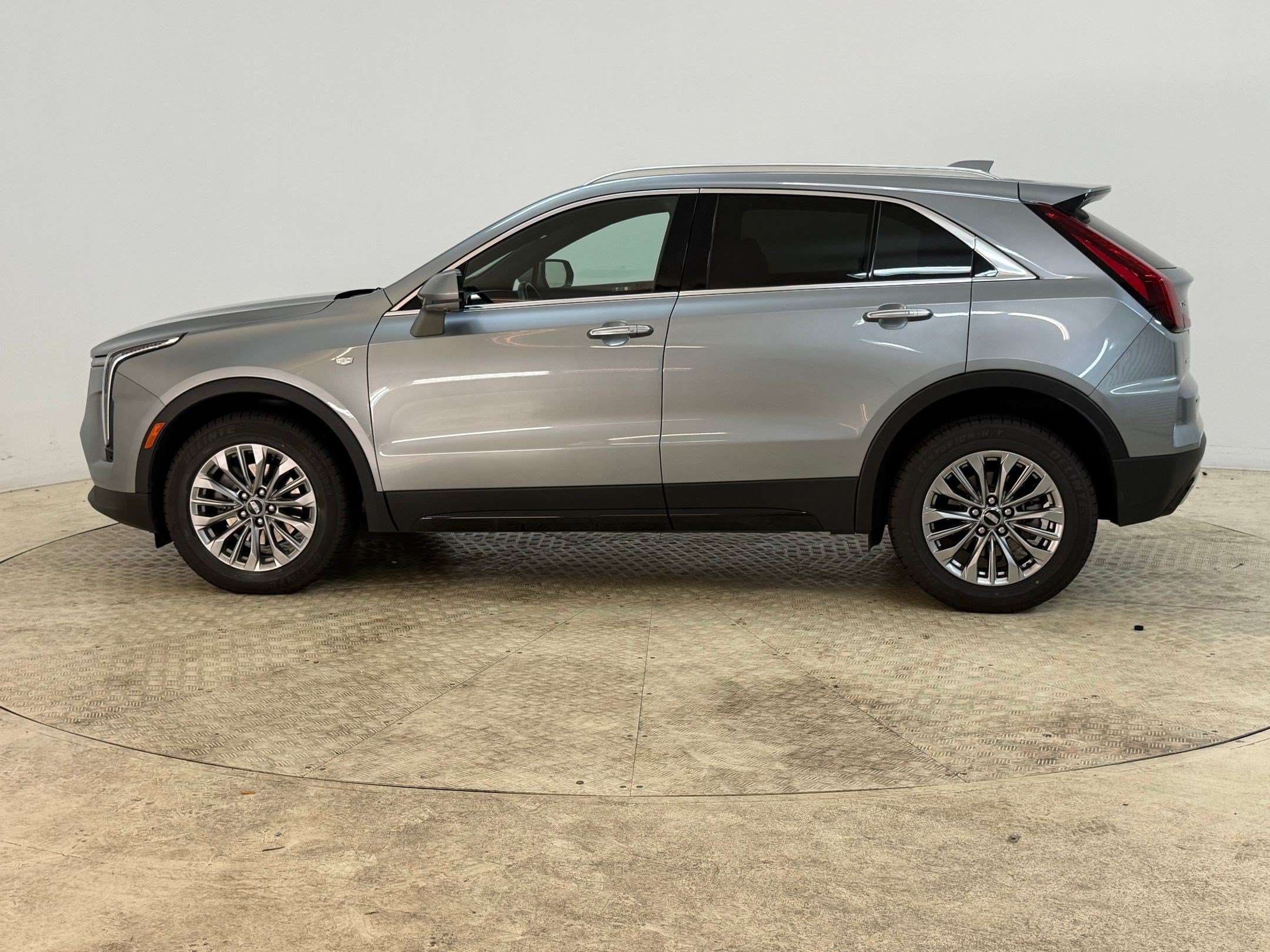 Certified 2025 Cadillac XT4 Premium Luxury AWD/4WD image 2