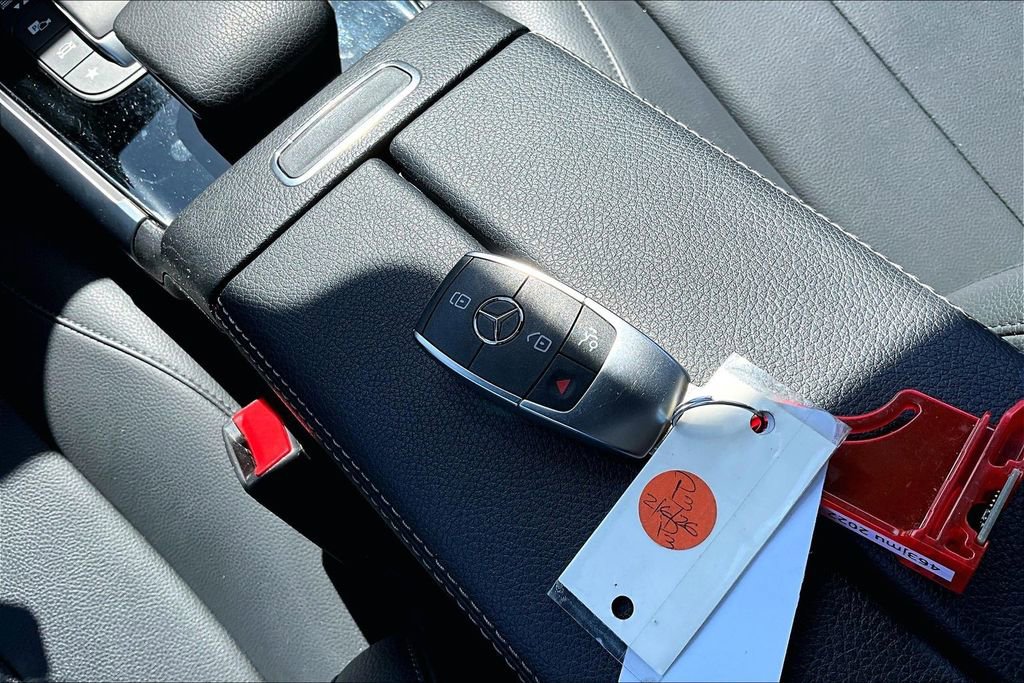 Used 2022 Mercedes-Benz EQB 350 4MATIC image 34