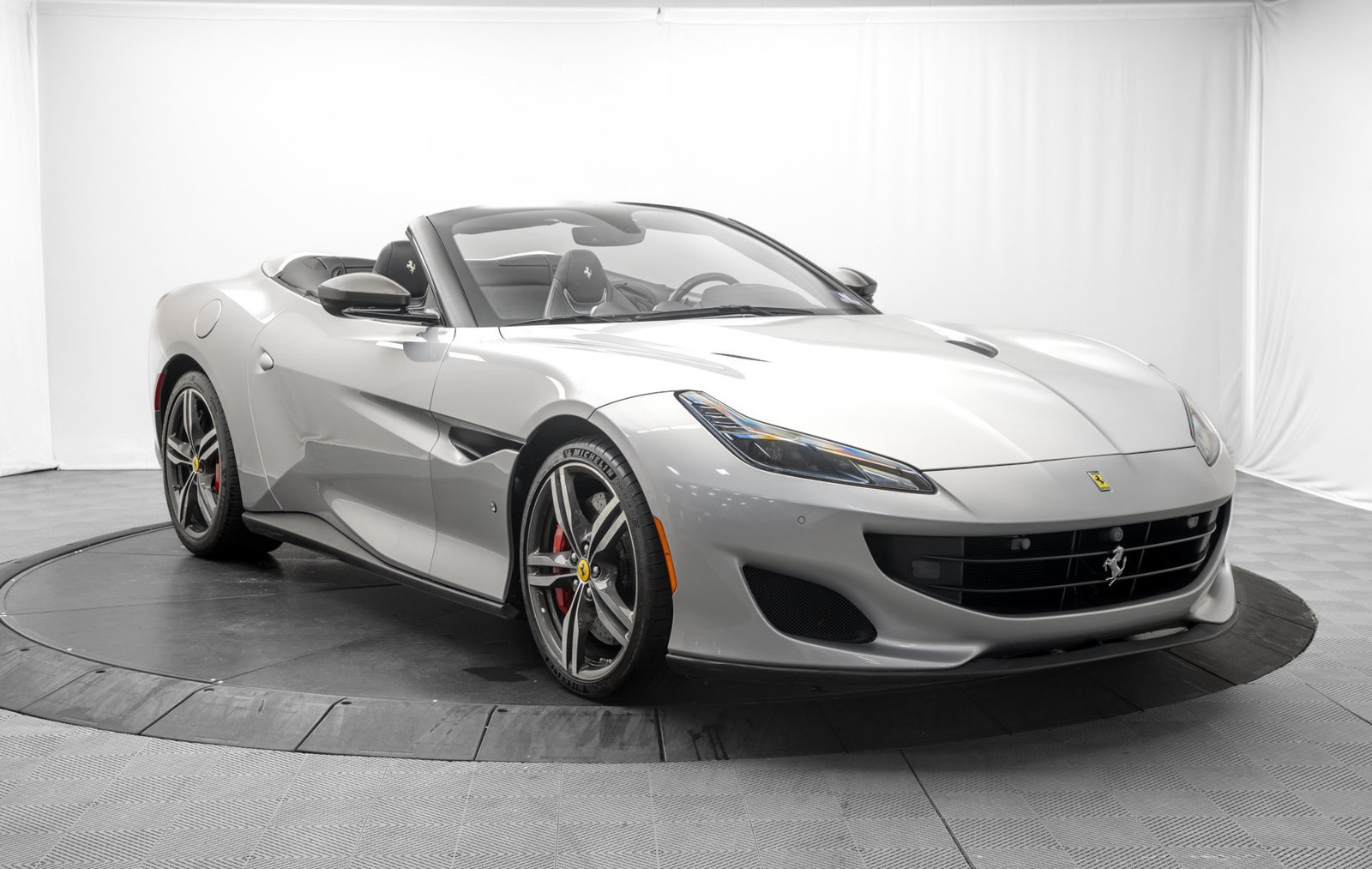 Used 2019 Ferrari Portofino RWD image 17