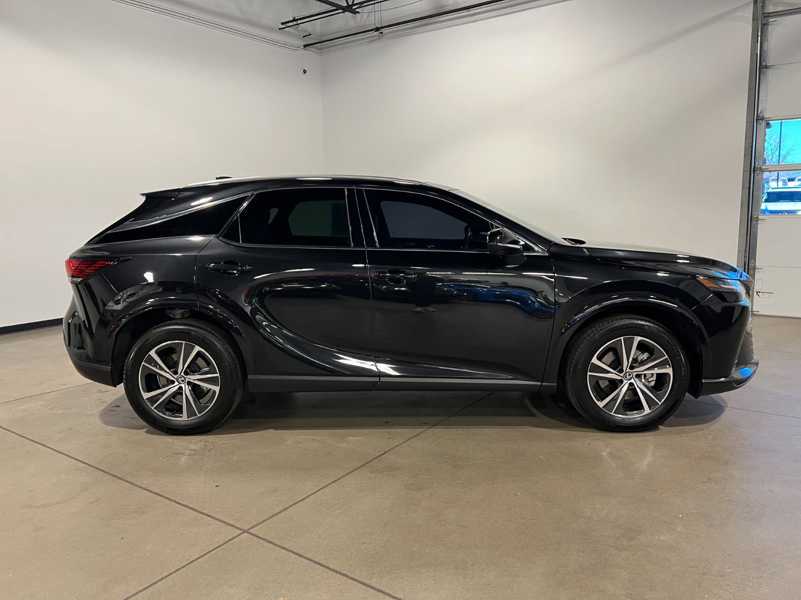 Used 2023 Lexus RX 350h image 2