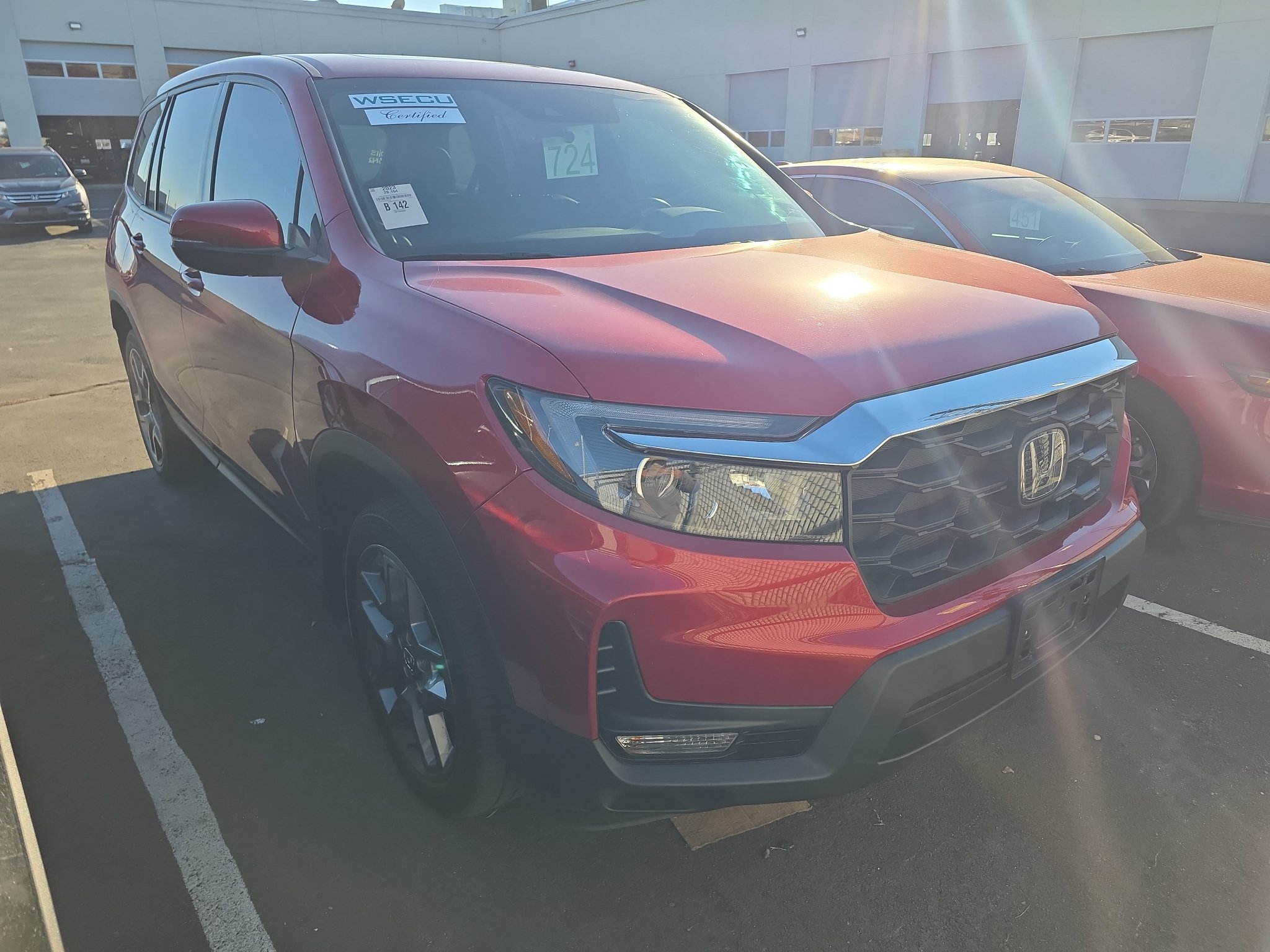 Used 2023 Honda Passport EX-L image 2