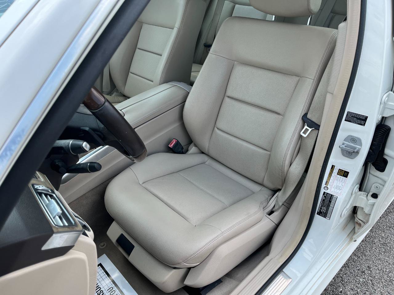 Used 2014 Mercedes-Benz E 350 4MATIC Wagon image 12