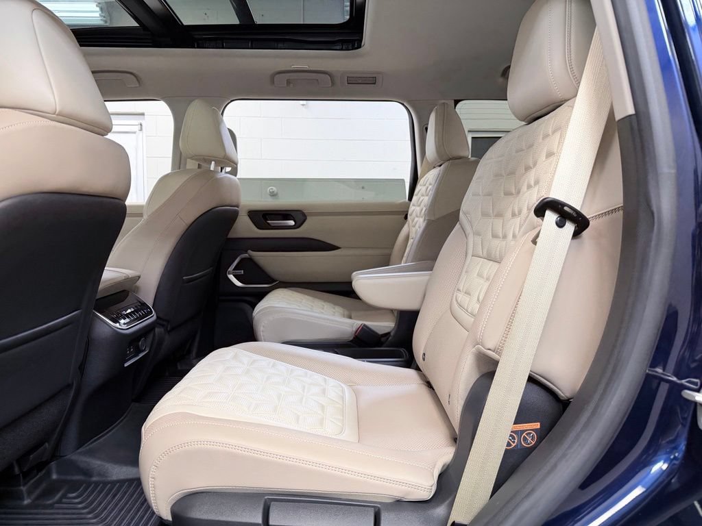Used 2025 Nissan Armada Platinum w/ Convenience Package AWD/4WD image 21