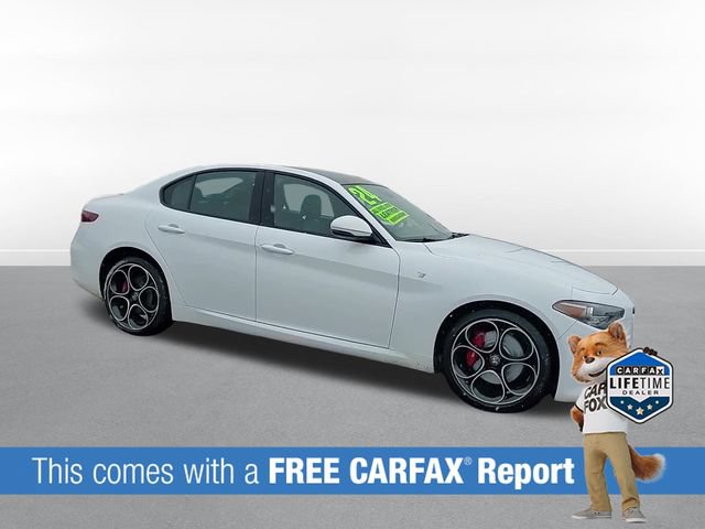 Used 2023 Alfa Romeo Giulia Ti AWD/4WD image 4