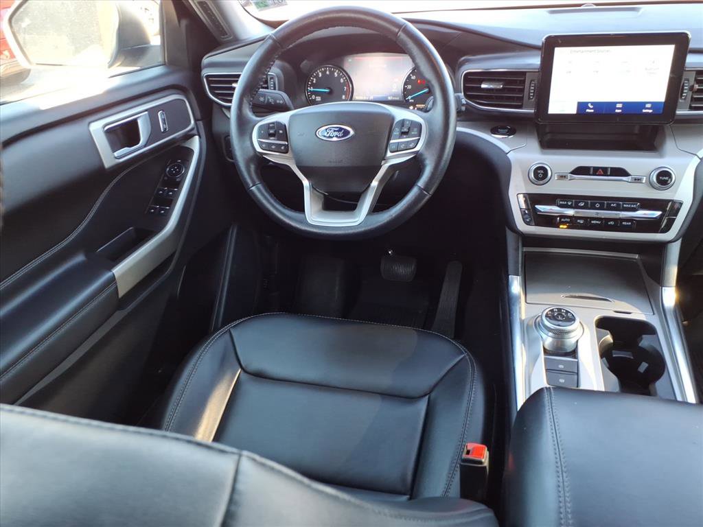 Used 2023 Ford Explorer XLT w/ Equipment Group 202A image 4