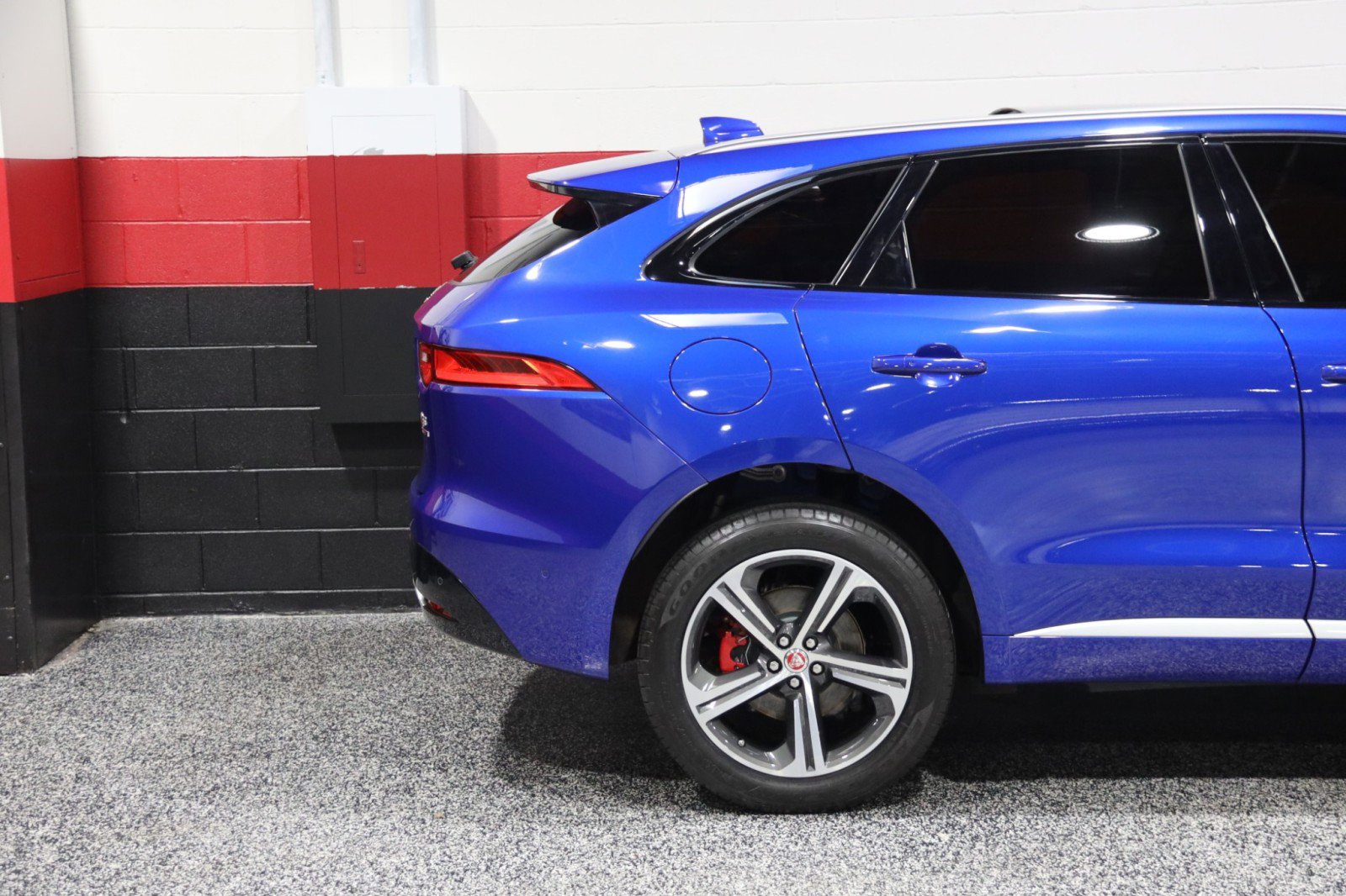Used 2019 Jaguar F-PACE S image 5