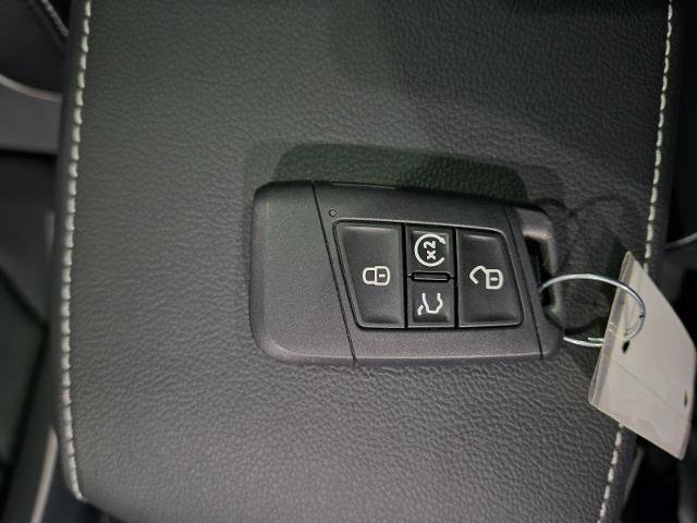 Used 2024 Volkswagen Tiguan SEL R-Line image 25