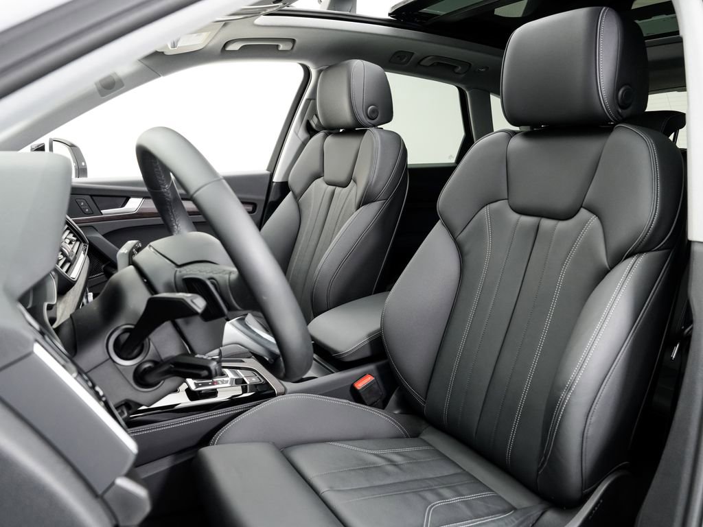 Certified 2025 Audi Q5 2.0T Premium Plus w/ Premium Plus Package image 5