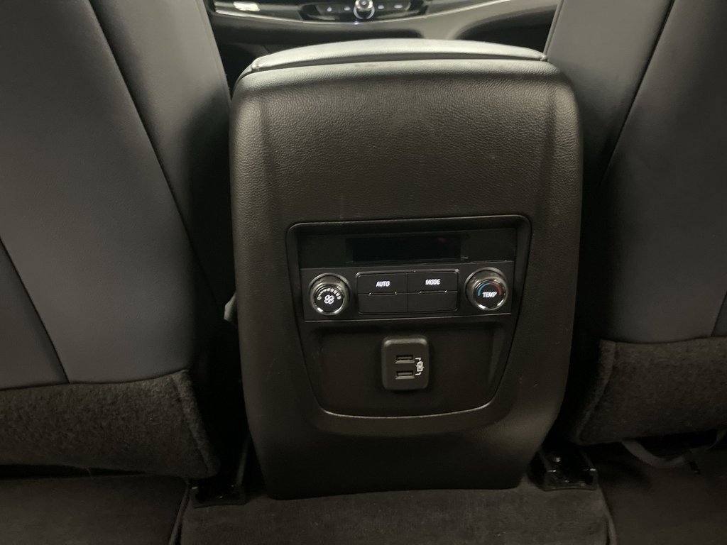 Used 2023 Buick Enclave Essence image 15