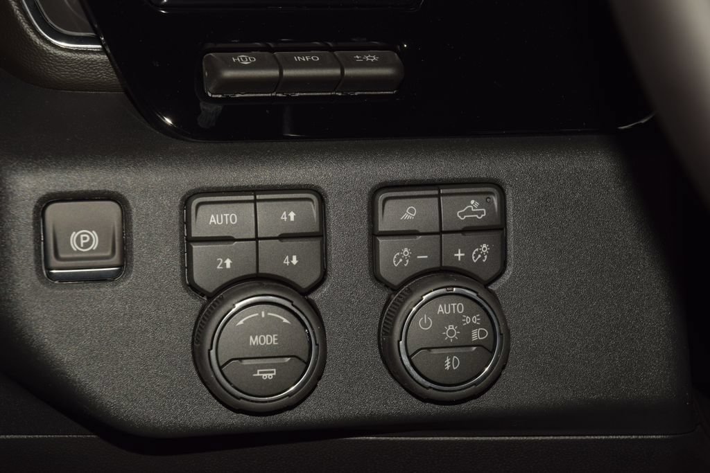 New 2026 Chevrolet Silverado 1500 High Country w/ Technology Package AWD/4WD image 36
