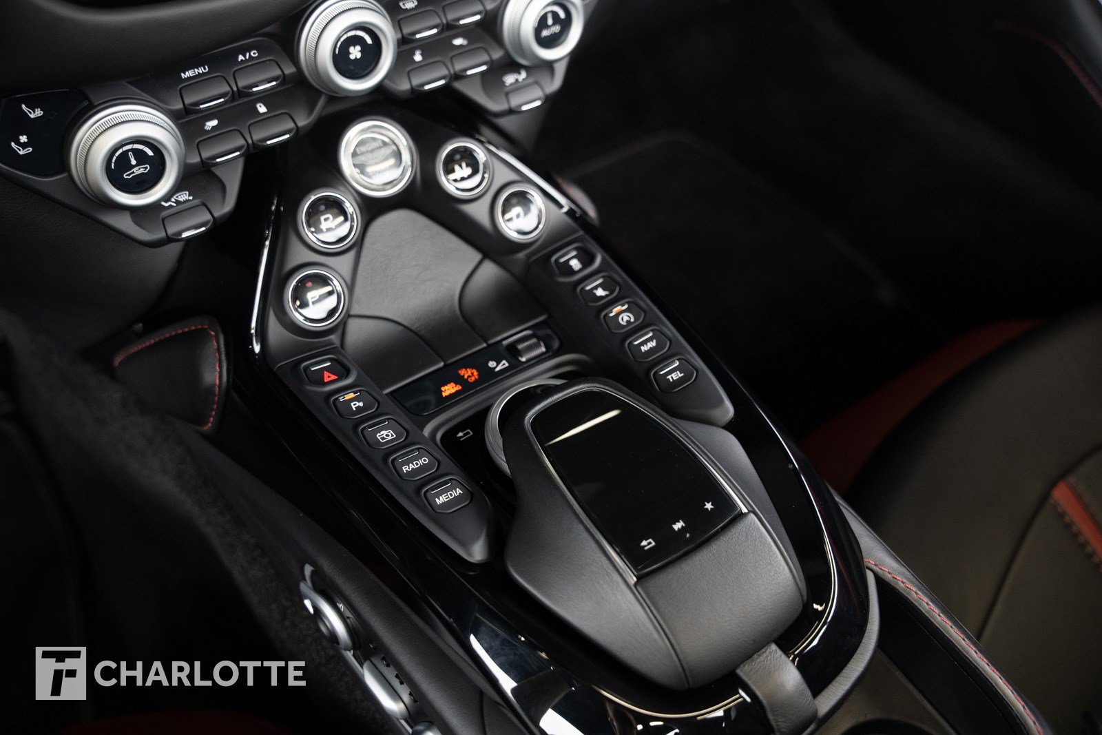 Used 2021 Aston Martin V8 Vantage Roadster image 30