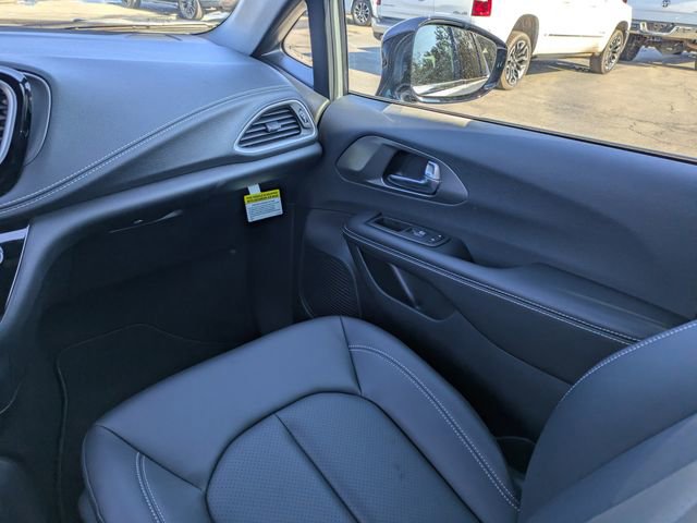 New 2026 Chrysler Pacifica Select image 20