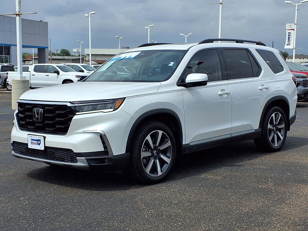 Used 2025 Honda Pilot Touring image 3