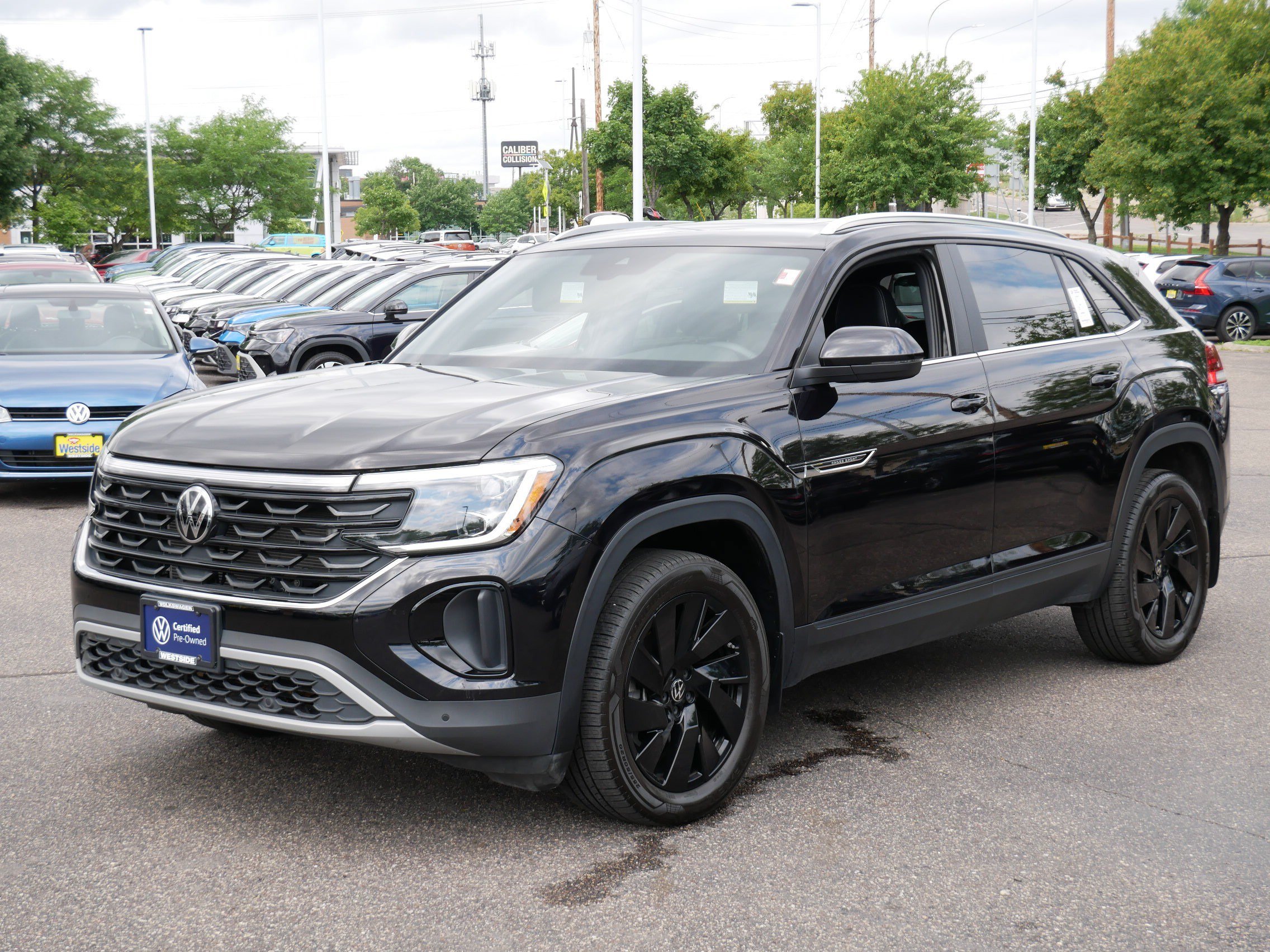 Certified 2024 Volkswagen Atlas Cross Sport SE w/ Panoramic Sunroof Package AWD/4WD image 3