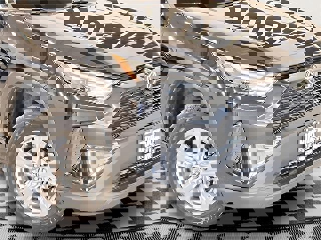 Used 2025 Toyota RAV4 XLE image 30