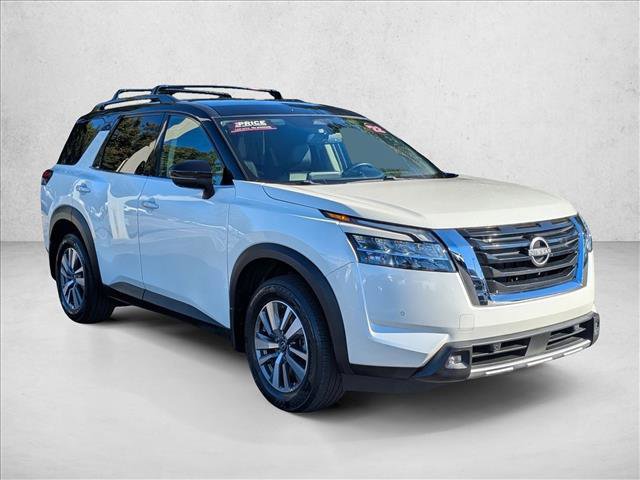 Used 2022 Nissan Pathfinder SL image 3