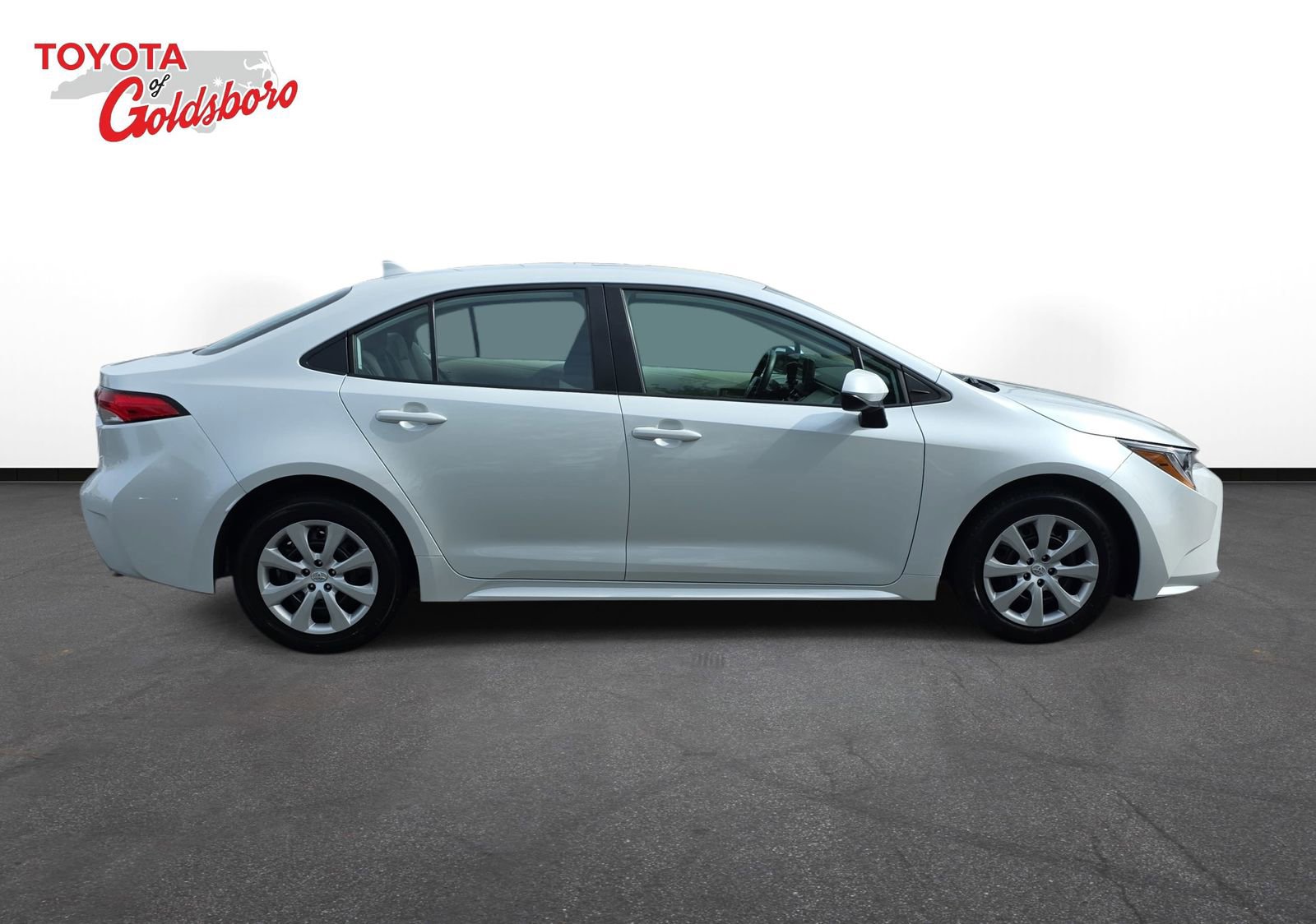 Used 2025 Toyota Corolla LE image 4