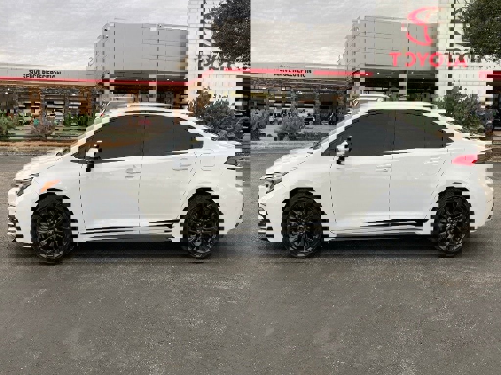 Used 2025 Toyota Corolla SE image 8