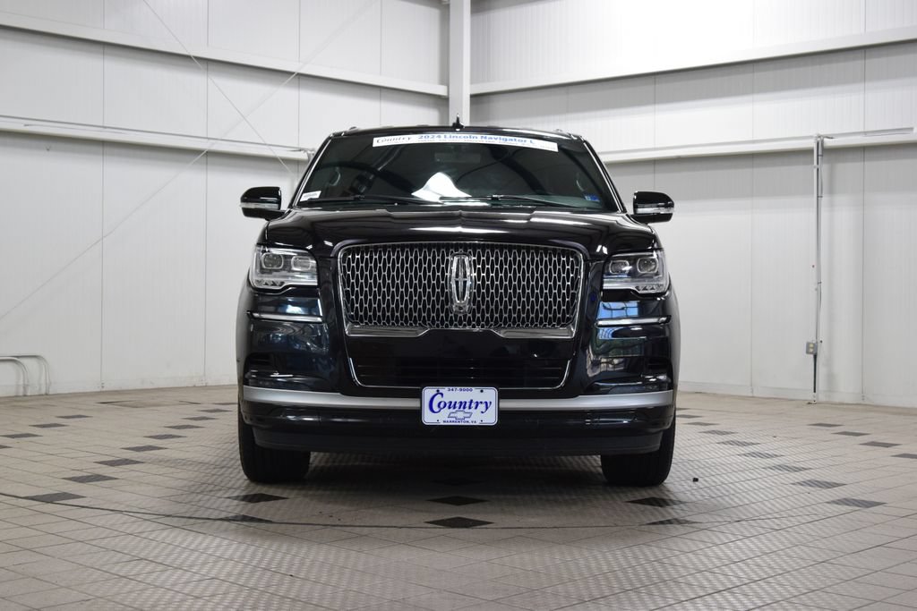 Used 2024 Lincoln Navigator L 4WD image 2