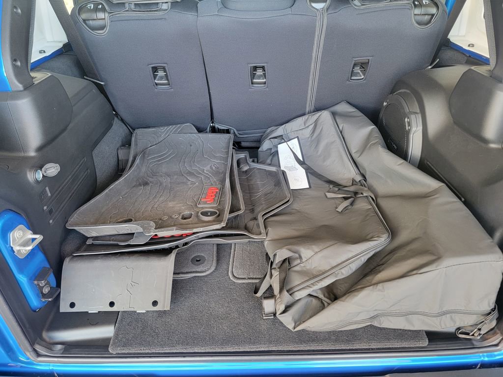 Used 2024 Jeep Wrangler Unlimited Rubicon w/ Technology Group image 18