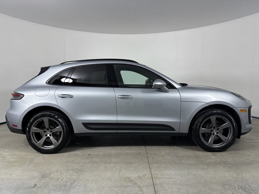 Certified 2025 Porsche Macan AWD/4WD image 8