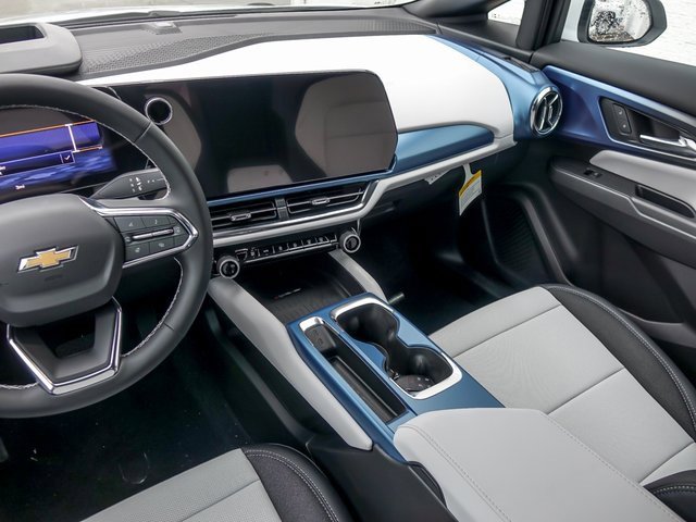 New 2026 Chevrolet Equinox EV LT image 18
