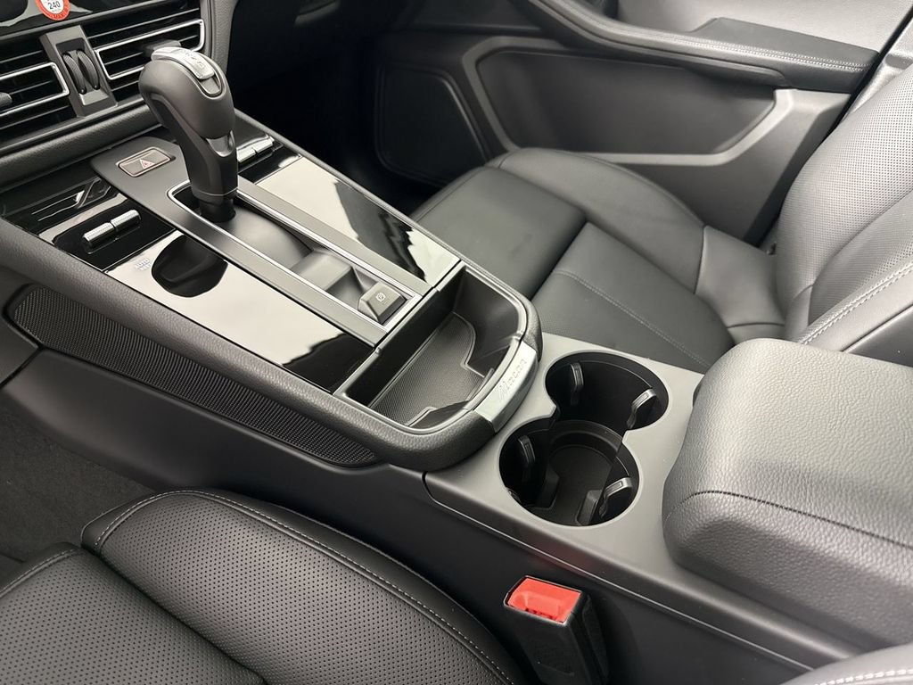 New 2026 Porsche Macan AWD/4WD image 31
