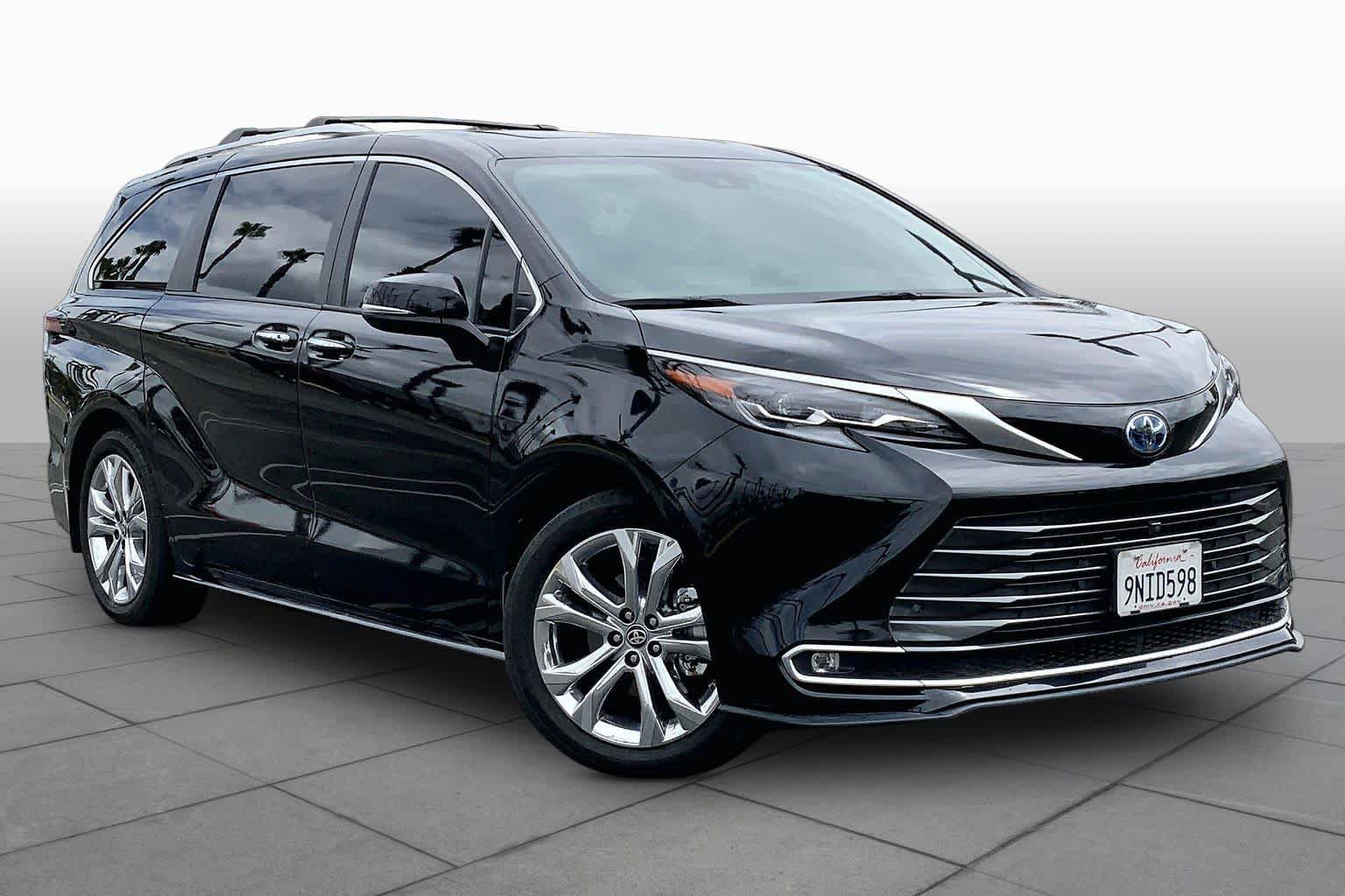 Certified 2024 Toyota Sienna Platinum FWD image 2