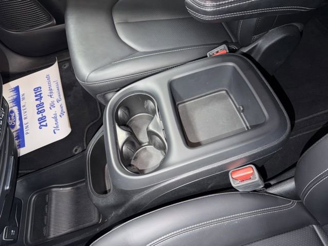 Used 2025 Chrysler Pacifica Select image 20