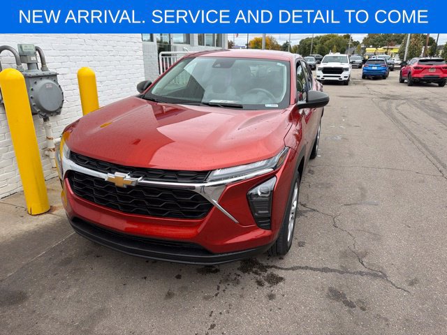 Used 2024 Chevrolet Trax LS FWD image 1
