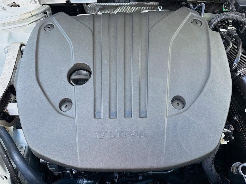 Used 2022 Volvo XC60 B5 Momentum image 33