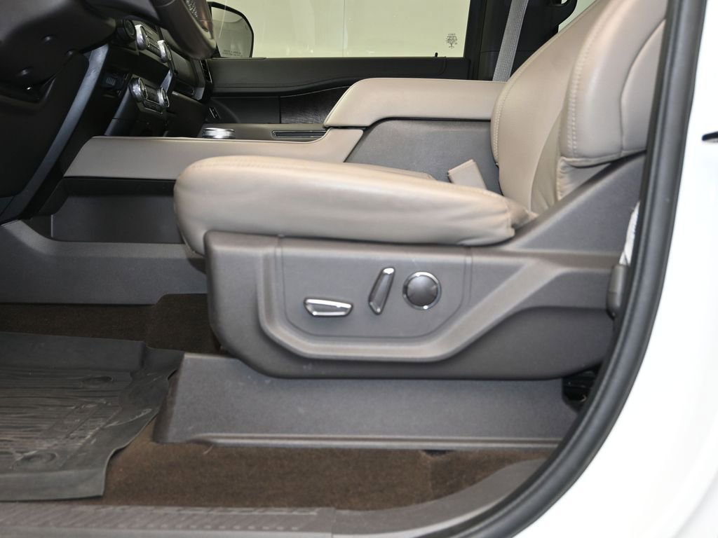 Used 2021 Ford Expedition Limited image 24