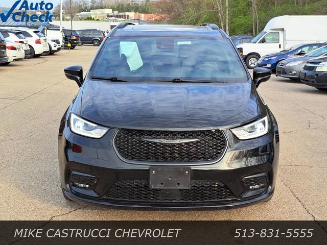 Used 2025 Chrysler Pacifica Limited image 8