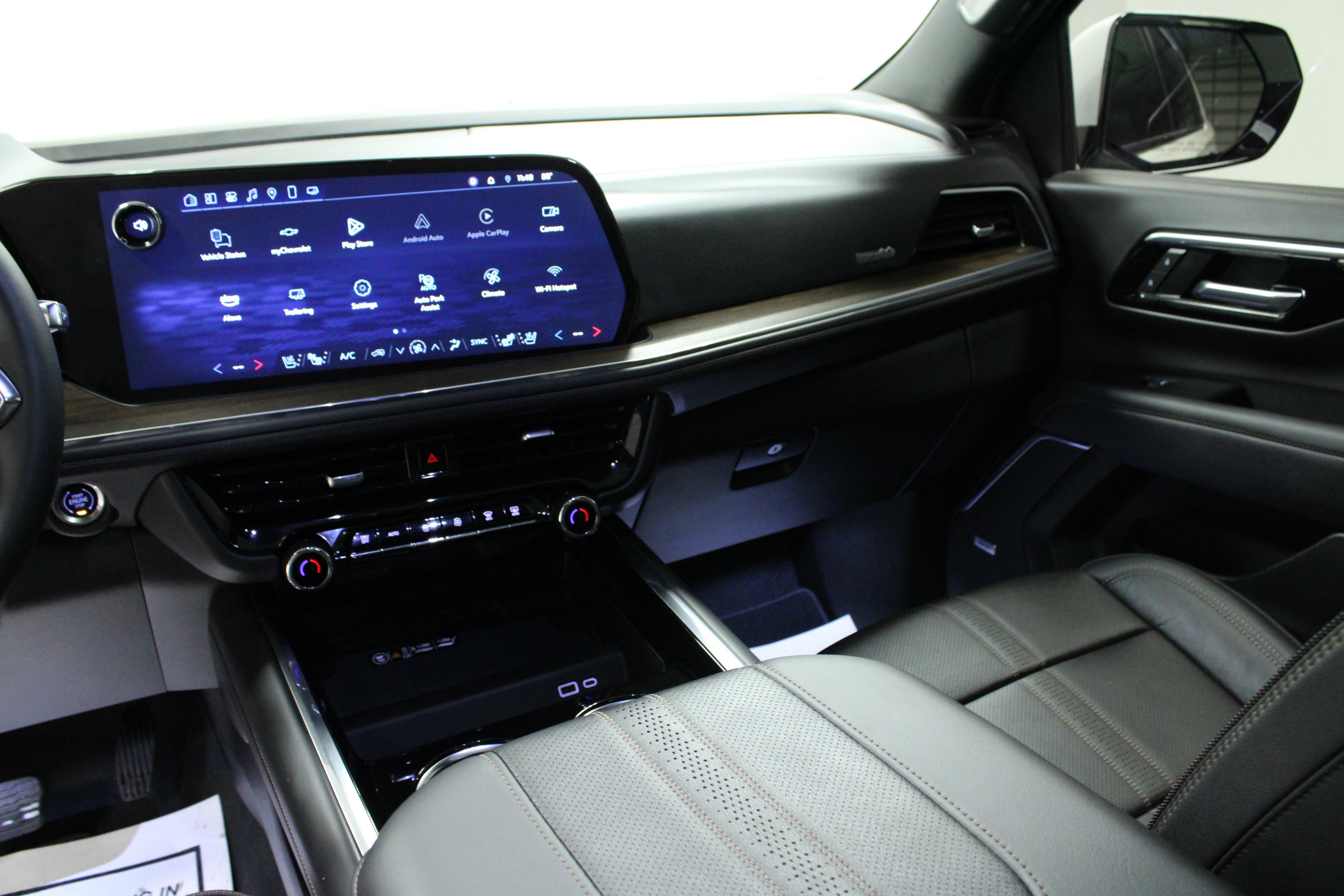 Used 2025 Chevrolet Suburban High Country image 20