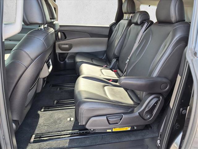 Used 2026 Kia Carnival EX FWD image 19