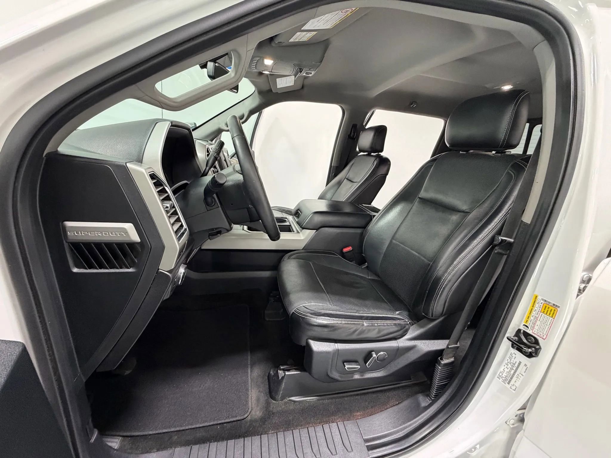 Used 2017 Ford F250 Lariat w/ Chrome Package image 12