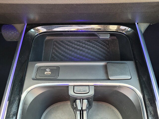 Used 2024 Mercedes-Benz GLB 250 w/ Driver Assistance Package image 28