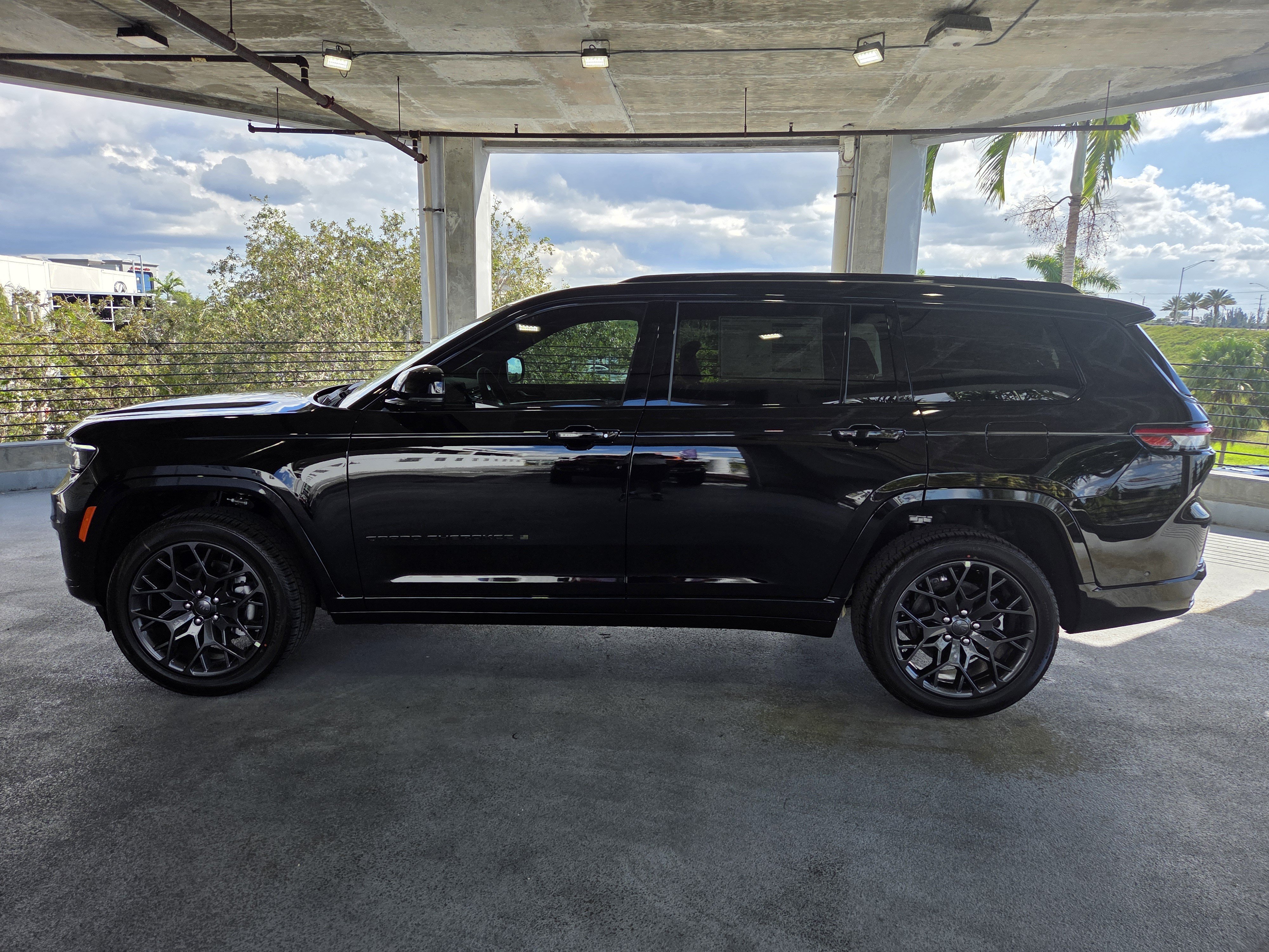 New 2025 Jeep Grand Cherokee L Summit AWD/4WD image 8