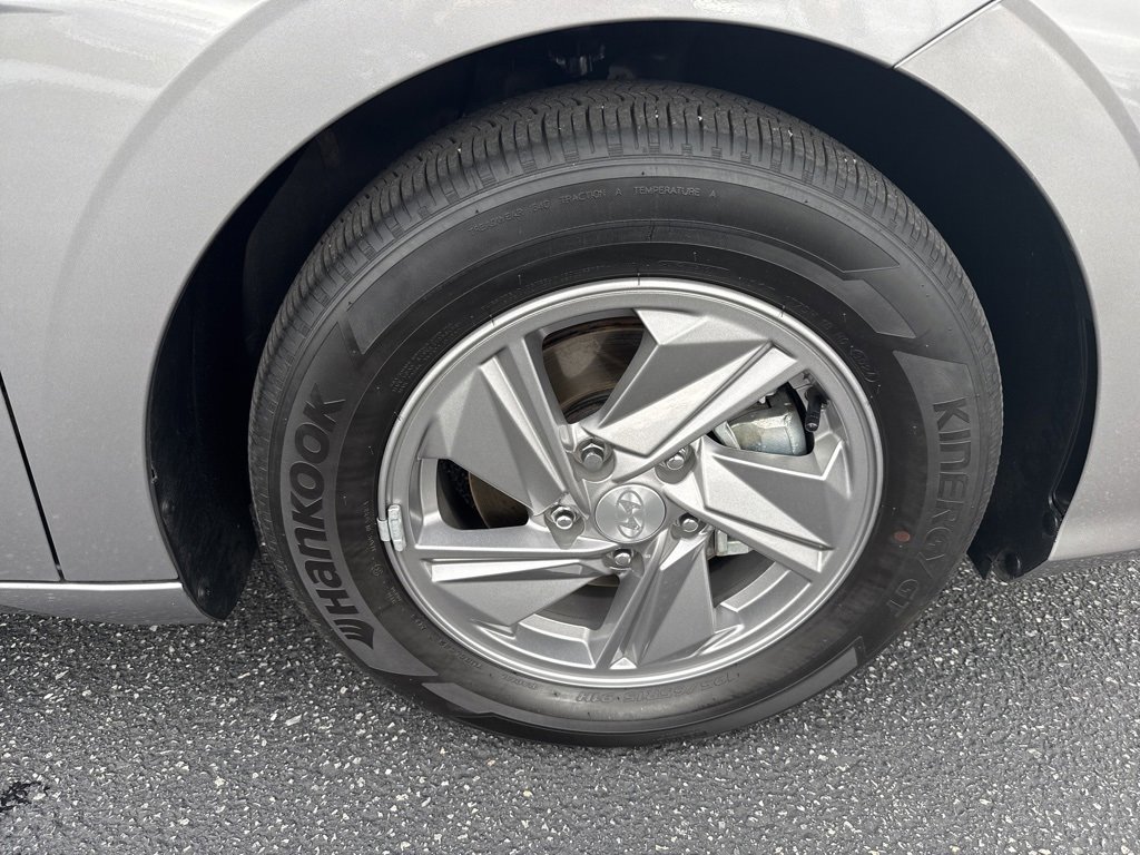 Used 2025 Hyundai Elantra SE w/ Cargo Package image 44