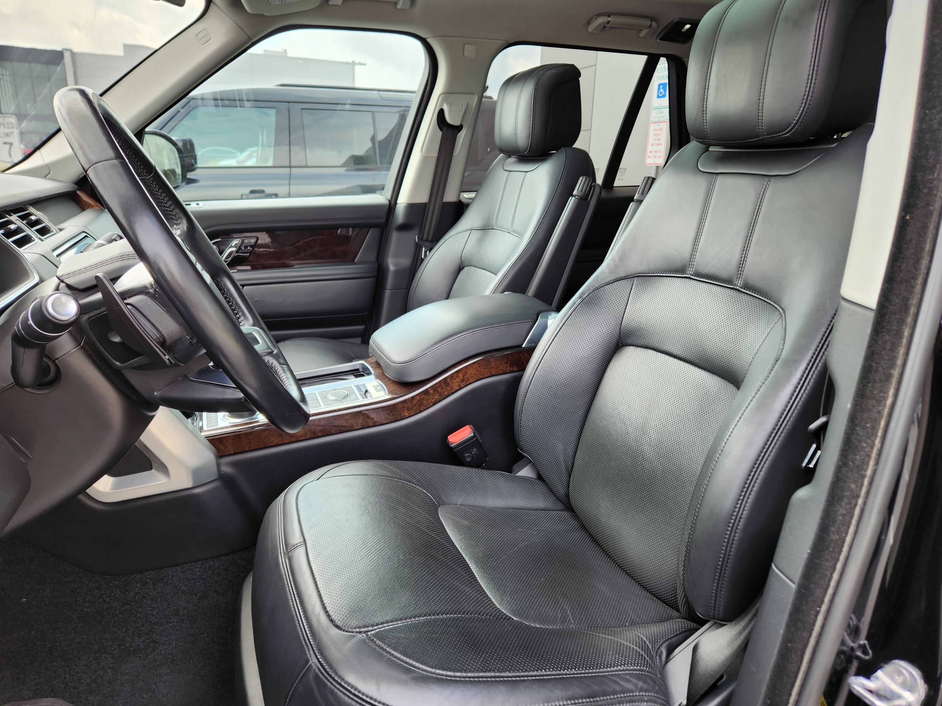 Used 2020 Land Rover Range Rover HSE image 10