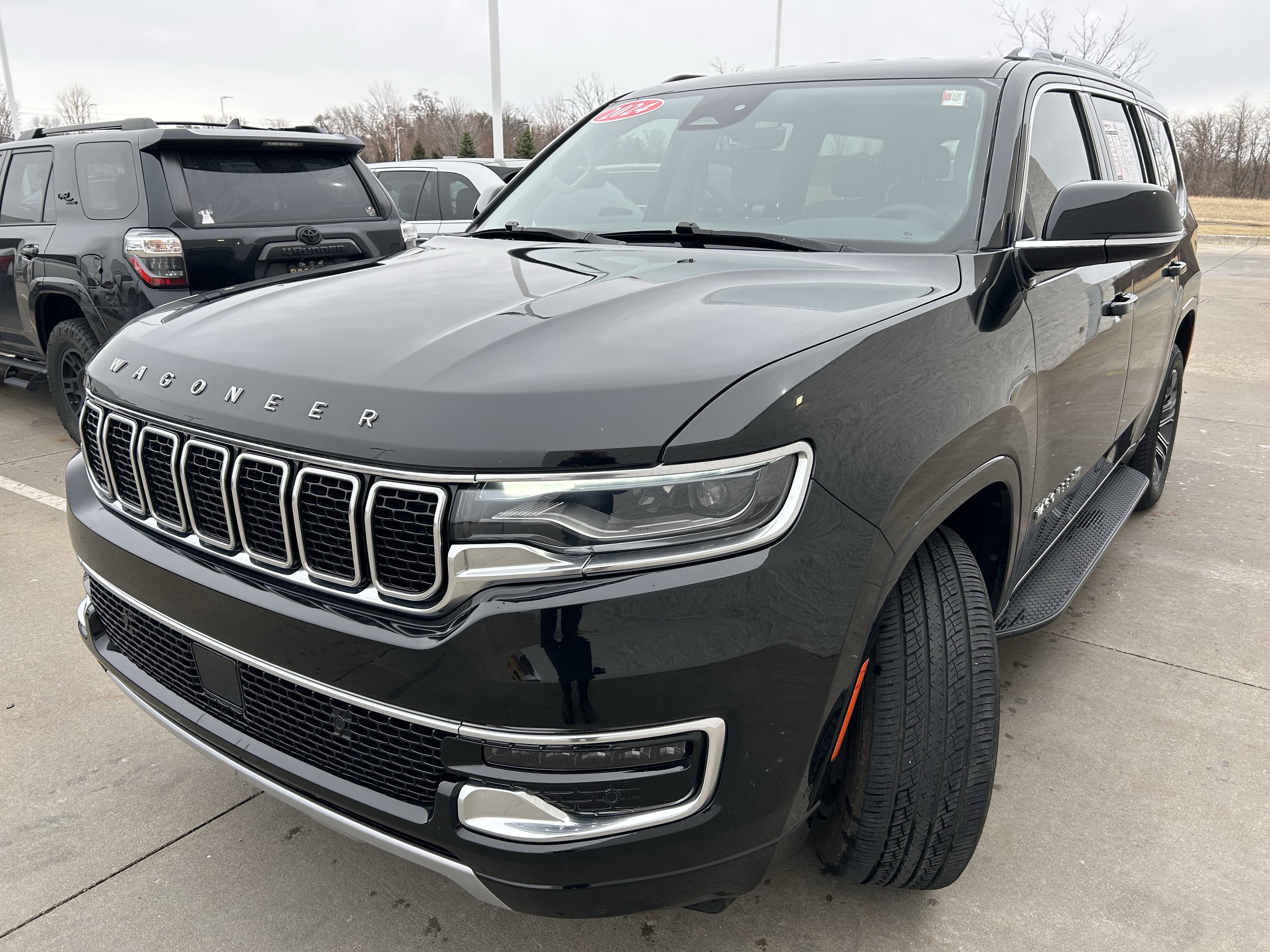 Used 2024 Jeep Wagoneer Series II w/ Flexible Seating Group image 3