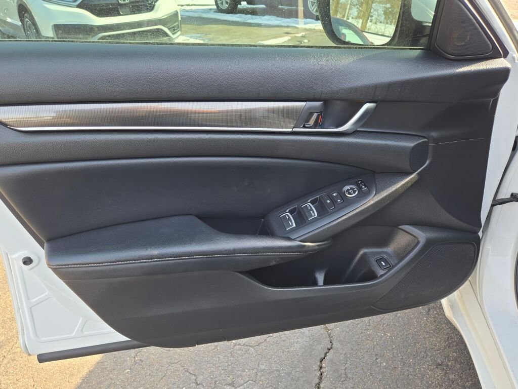Used 2018 Honda Accord Sport image 18