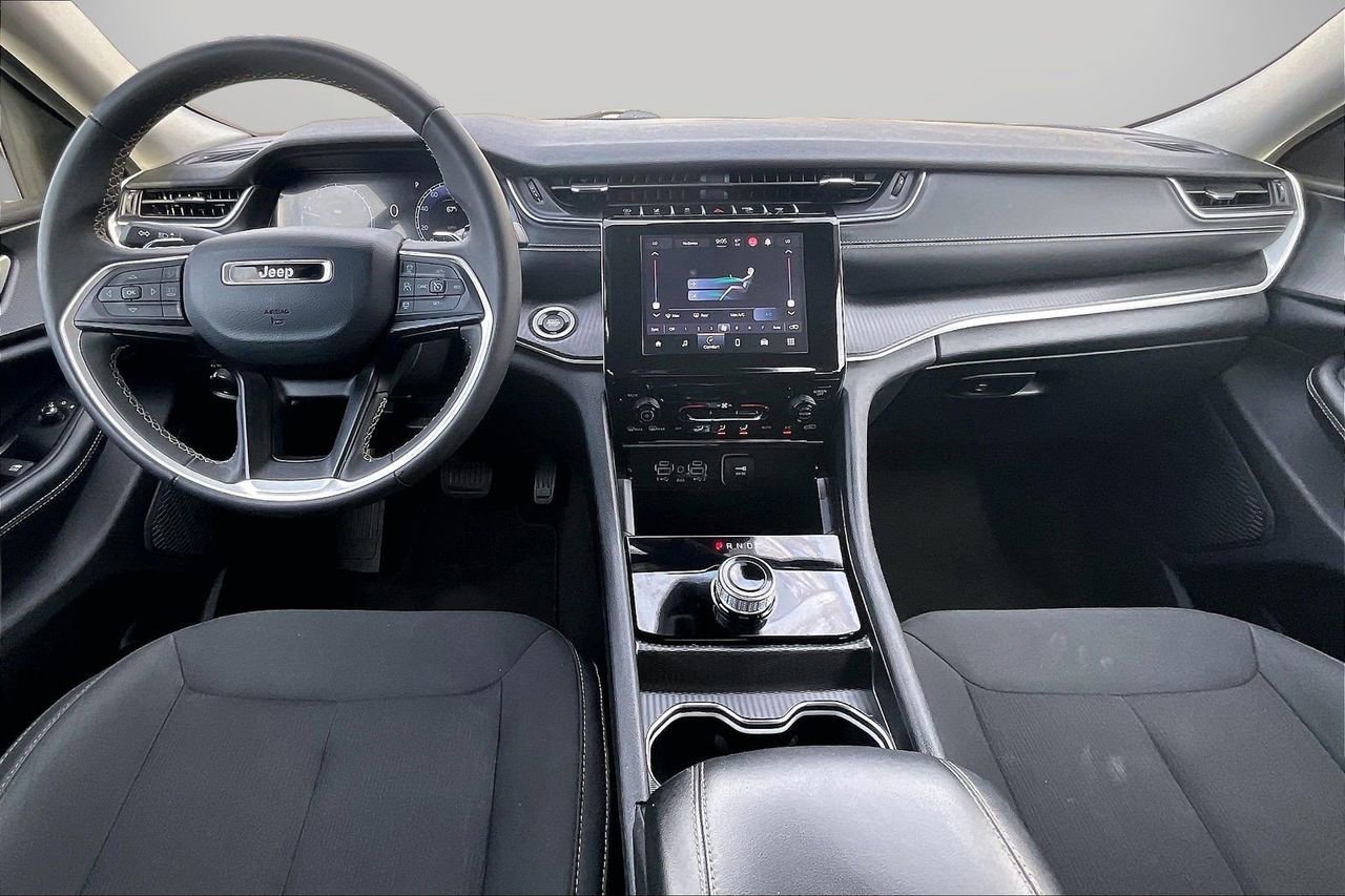 Certified 2023 Jeep Grand Cherokee Laredo X image 15