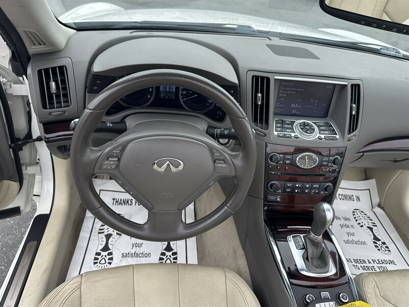 Used 2014 INFINITI Q60 Convertible w/ Premium Package RWD image 18