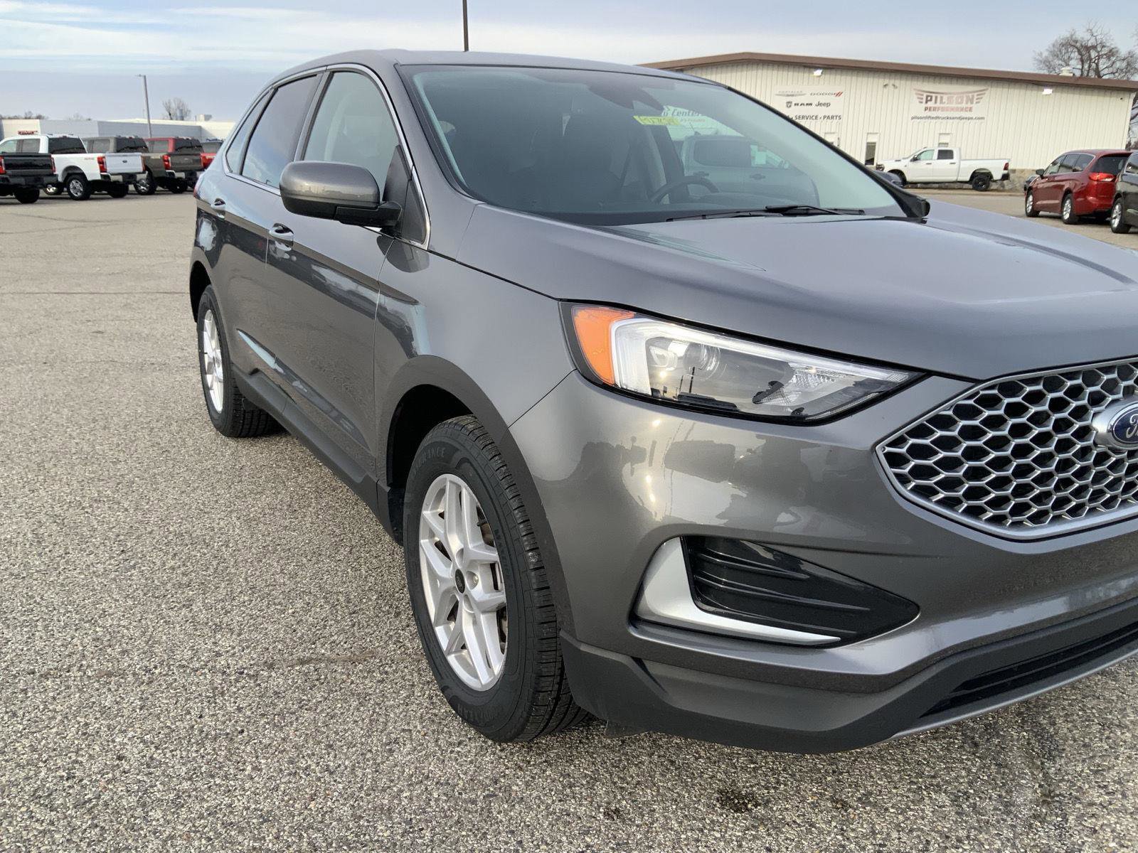 Used 2024 Ford Edge SEL image 13
