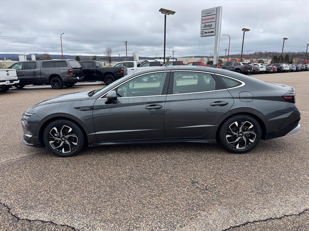 Used 2024 Hyundai Sonata SEL AWD/4WD image 2