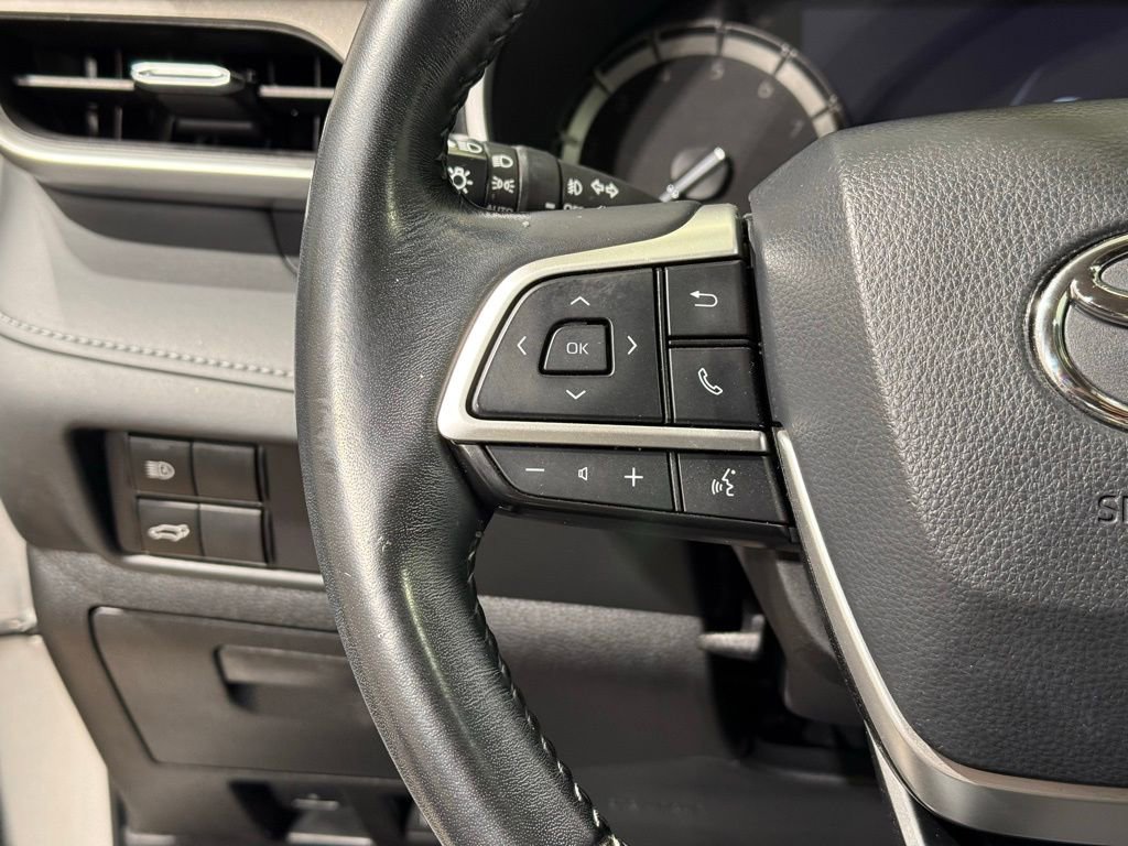 Used 2022 Toyota Highlander XLE image 26