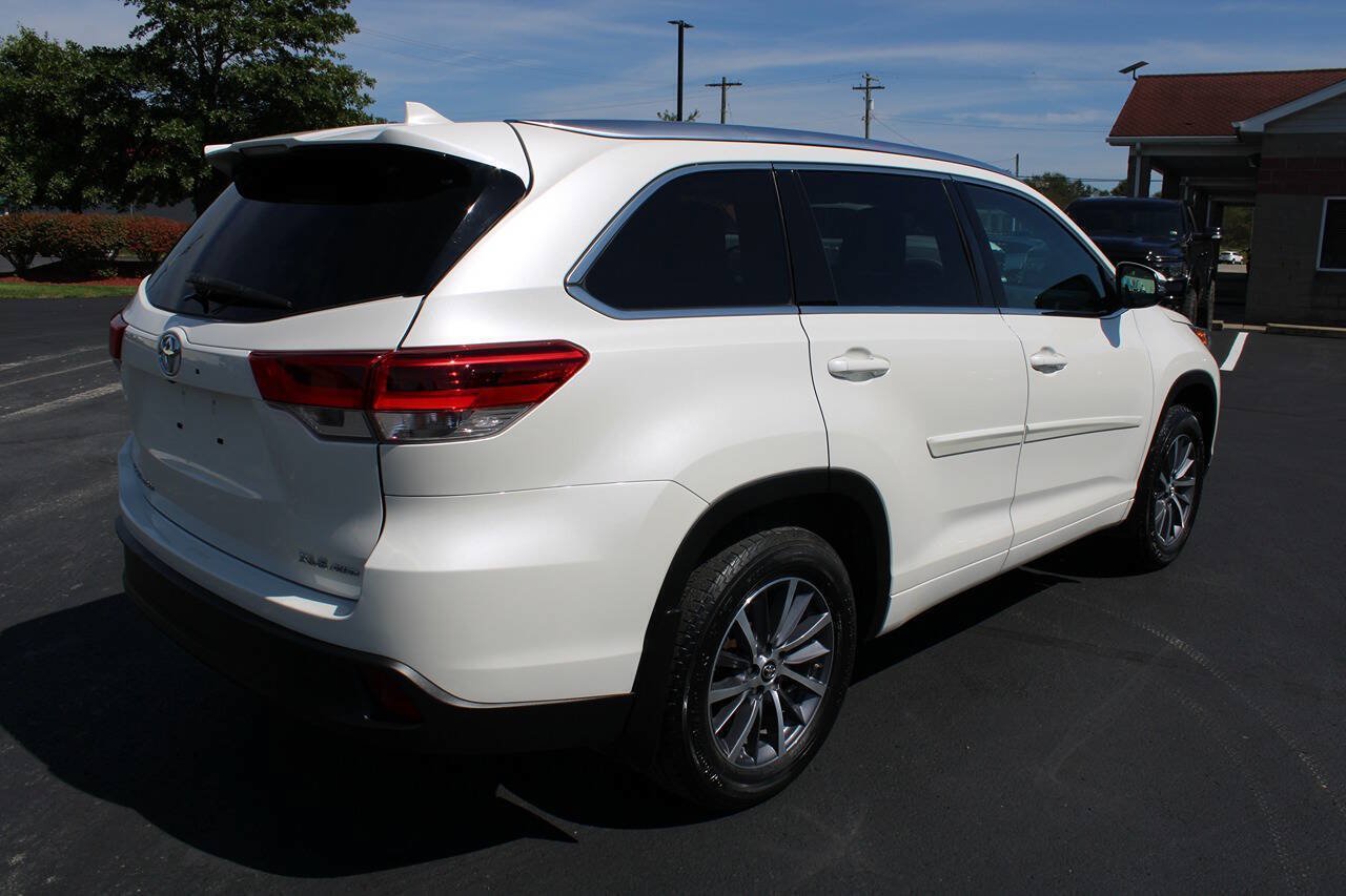 Used 2018 Toyota Highlander XLE AWD/4WD image 6