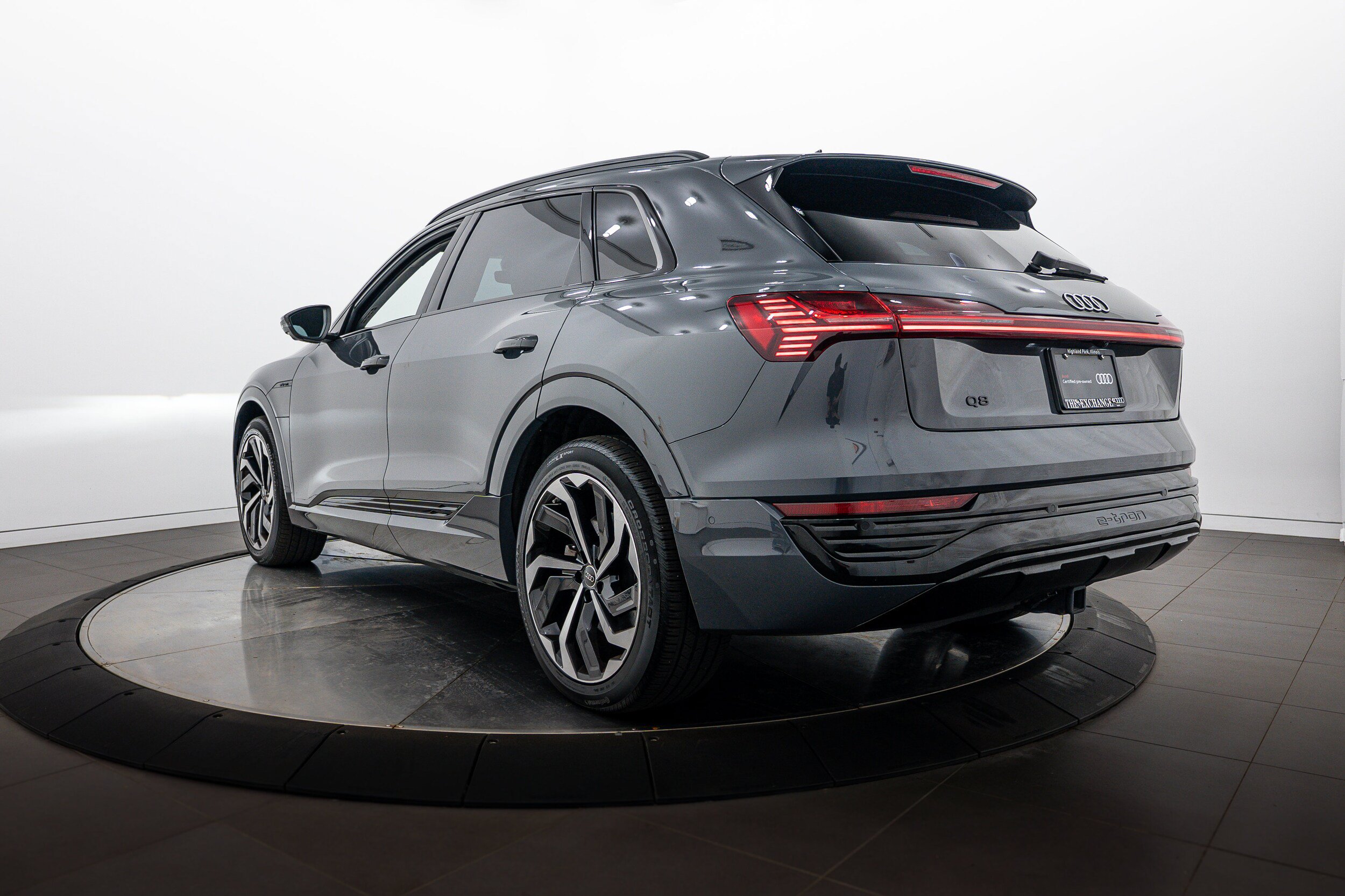 Certified 2024 Audi Q8 e-tron Premium Plus AWD/4WD image 5